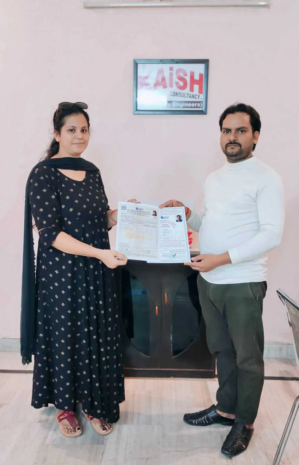 Student displaying NIELIT O Level certificate verification document at KAiSH Computer Institute Aliganj Lucknow with institute representative